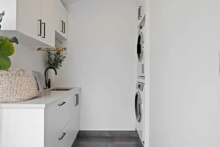 Photo of property in 11 Miro Street, Takaro, Palmerston North, 4410