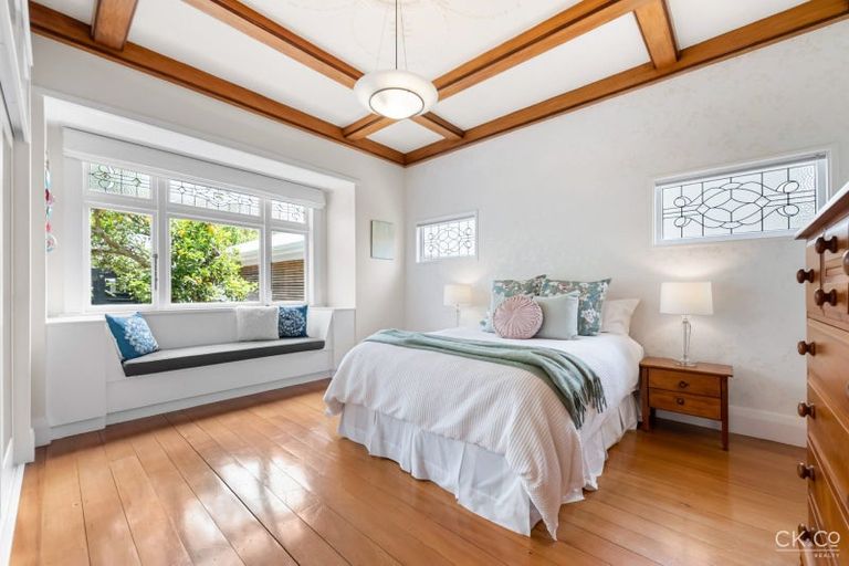 Photo of property in 17 Saint Albans Grove, Woburn, Lower Hutt, 5010