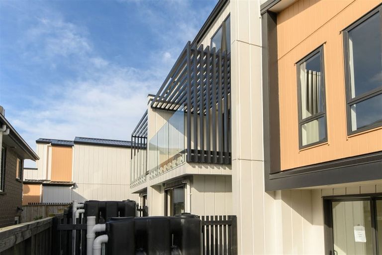 Photo of property in 3/11 Scanlen Terrace, Kelston, Auckland, 0602