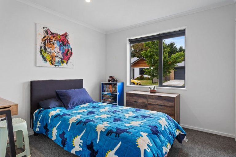 Photo of property in 16 Tara Crescent, Woodend, 7610