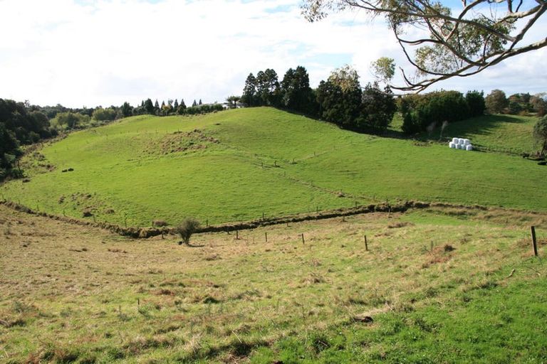 Photo of property in 556 Mangorei Road, Mangorei, New Plymouth, 4371