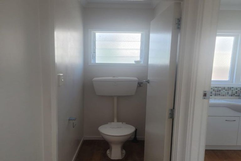 Photo of property in 11 Woodside Avenue, Northcote, Auckland, 0627
