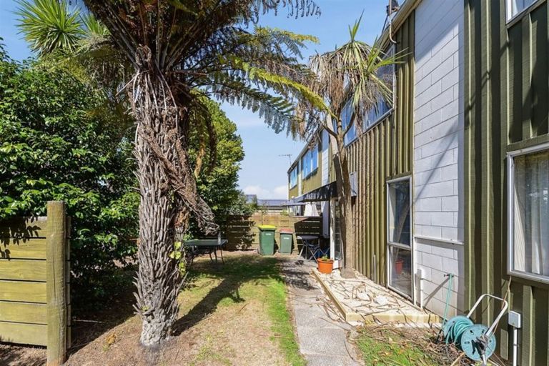 Photo of property in 100 Lake Road, Koutu, Rotorua, 3010