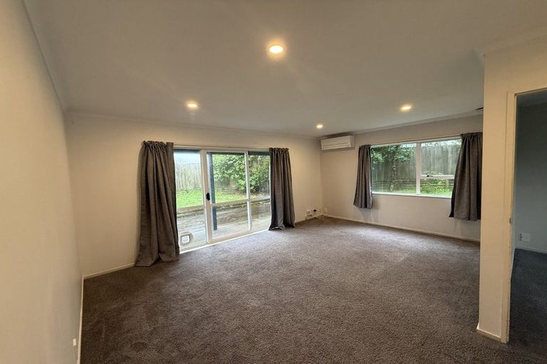 Photo of property in 51a Guadeloupe Crescent, Grenada Village, Wellington, 6037