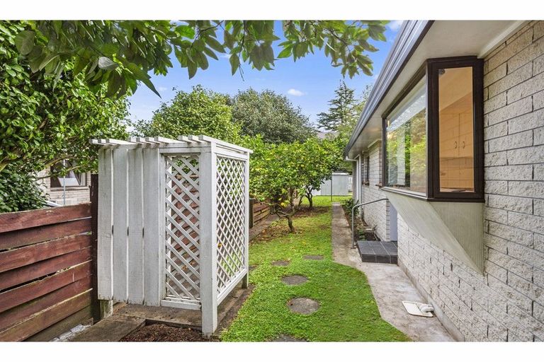 Photo of property in 2 Page Place, Hamilton East, Hamilton, 3216