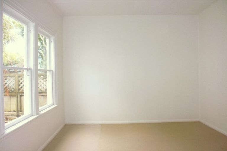 Photo of property in 1 Kenwyn Terrace, Newtown, Wellington, 6021