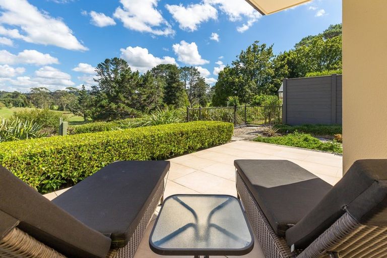 Photo of property in 52 English Oak Drive, Schnapper Rock, Auckland, 0632