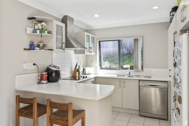 Photo of property in 3 Vadam Road, Massey, Auckland, 0614