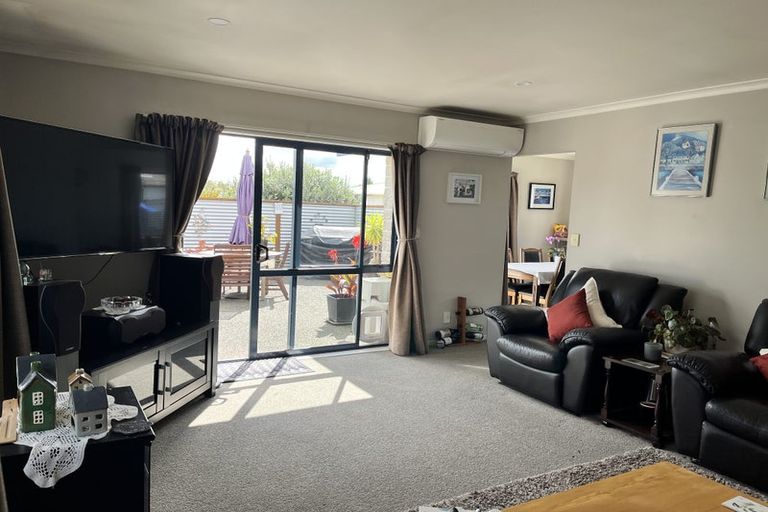 Photo of property in 32 Somerset Crescent, Highbury, Palmerston North, 4412