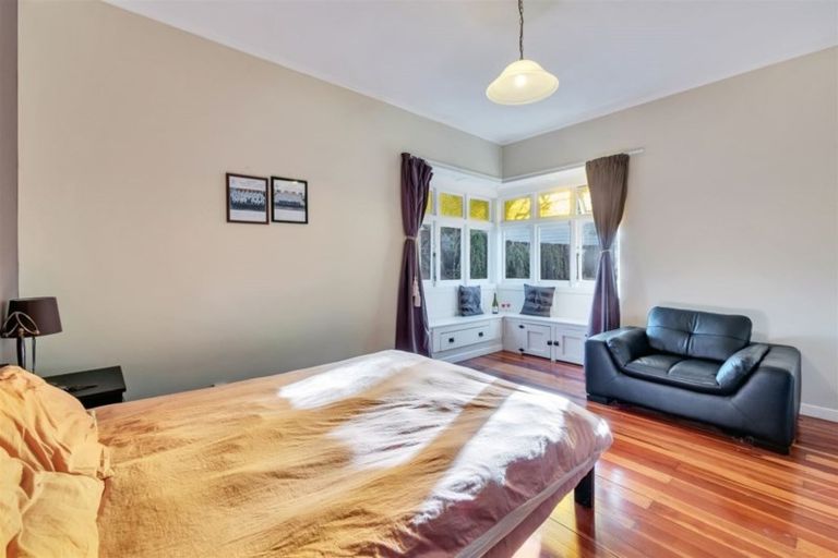 Photo of property in 48 Lynwood Road, New Lynn, Auckland, 0600