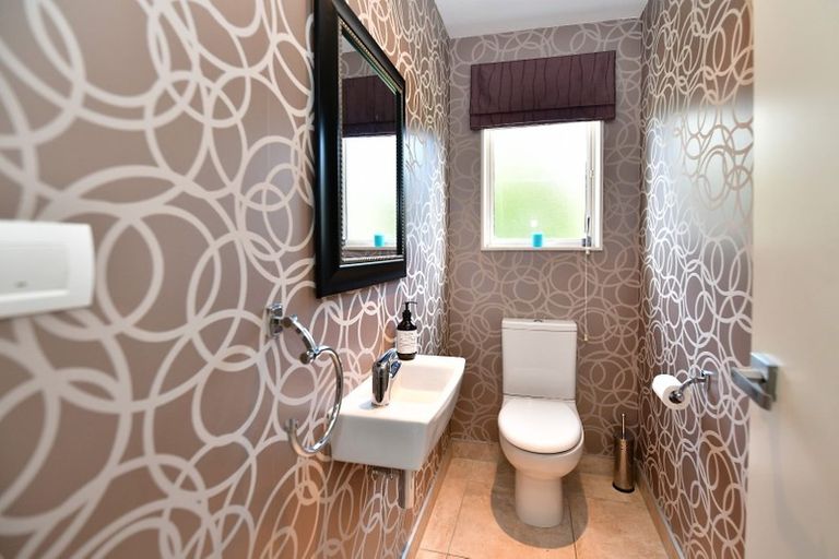 Photo of property in 52 Grovenor Drive, Orewa, 0931