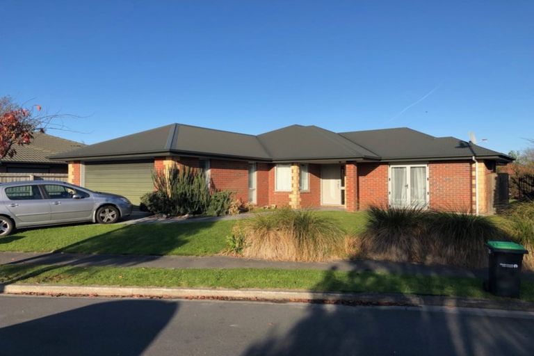 Photo of property in 17 Blowers Place, Halswell, Christchurch, 8025