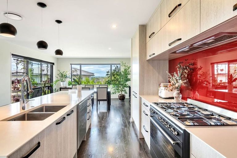 Photo of property in 14 Platinum Rise, Ranui, Auckland, 0612