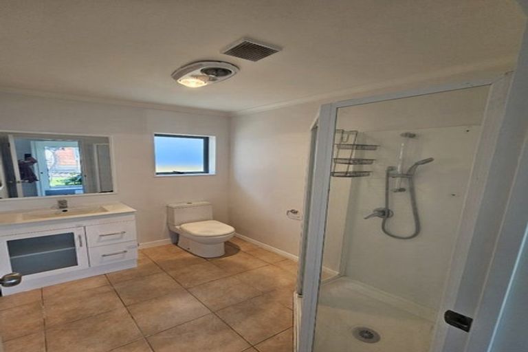 Photo of property in 86 Reeves Road, Pakuranga Heights, Auckland, 2010