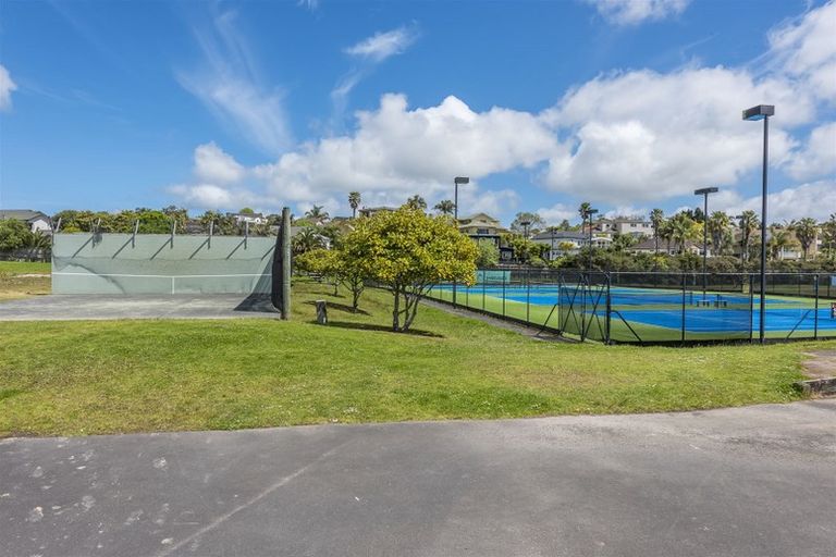 Photo of property in 3/23 Luckens Road, West Harbour, Auckland, 0618