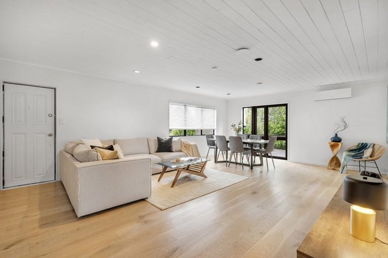 Photo of property in 2/30 Glen Vista Place, Bayview, Auckland, 0629