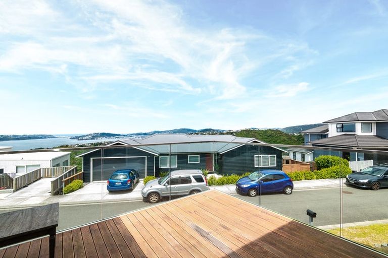 Photo of property in 3 Cessna Way, Newlands, Wellington, 6037