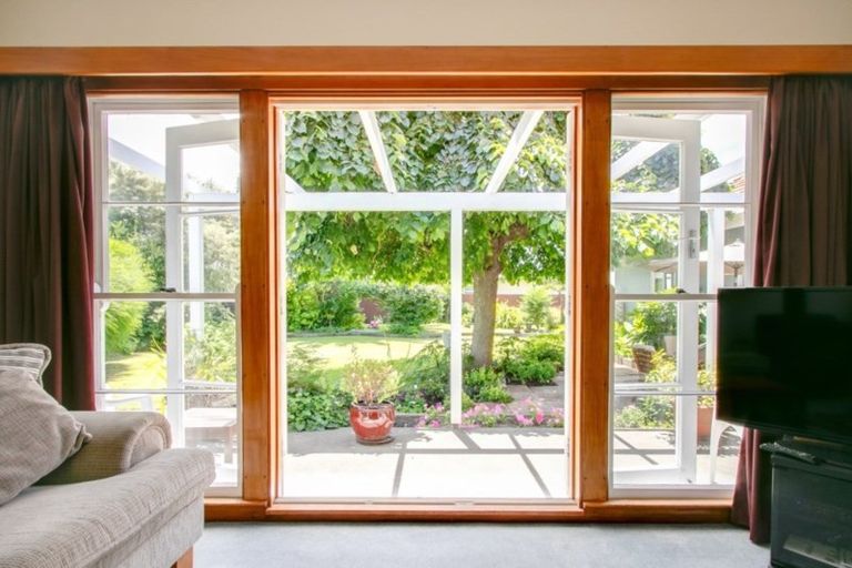 Photo of property in 7 Cambridge Terrace, Taradale, Napier, 4112