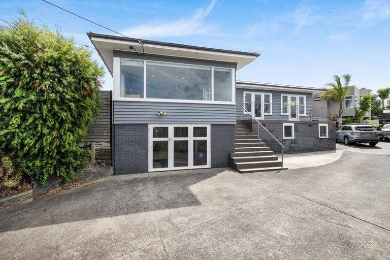 Photo of property in 10 Currey Crescent, Milford, Auckland, 0620