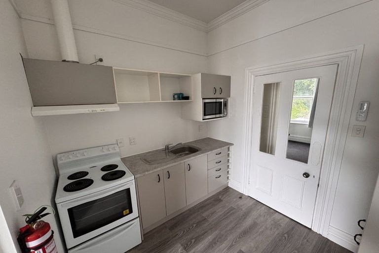 Photo of property in 2a Russell Terrace, Newtown, Wellington, 6021