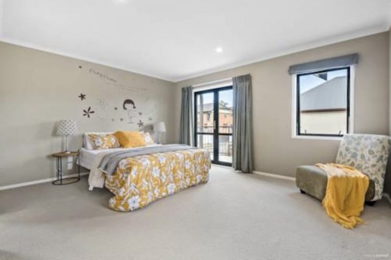 Photo of property in 13 Sonoma Crescent, Oteha, Auckland, 0632