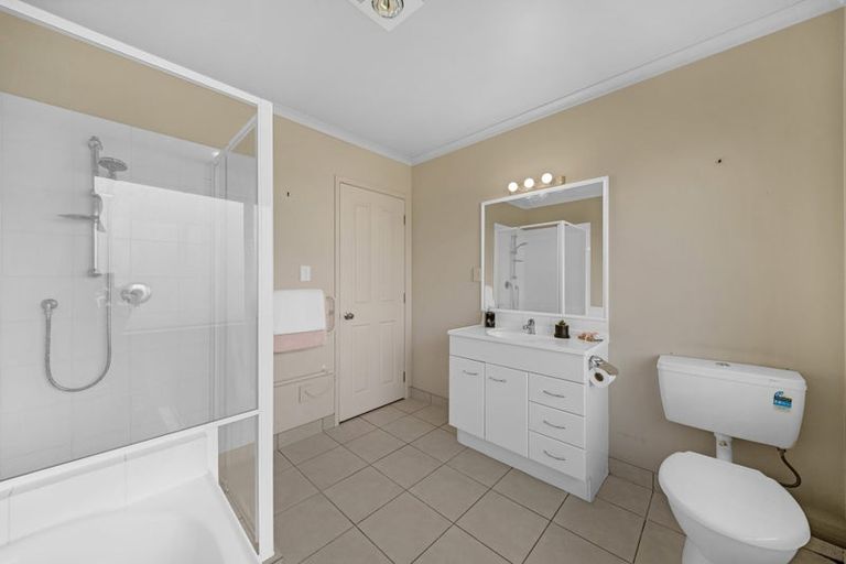 Photo of property in 6 Luna Place, Henderson, Auckland, 0612