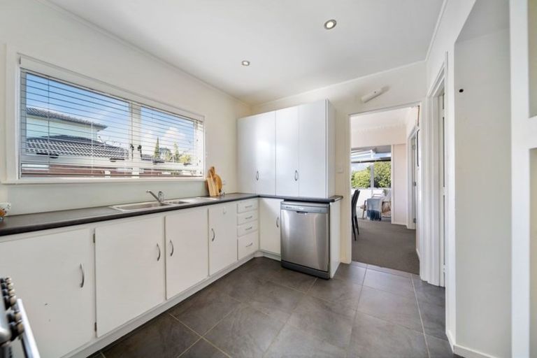 Photo of property in 2a Kurnell Drive, Botany Downs, Auckland, 2010