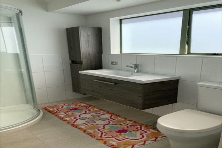 Photo of property in 43 Walton Street, Red Beach, 0932