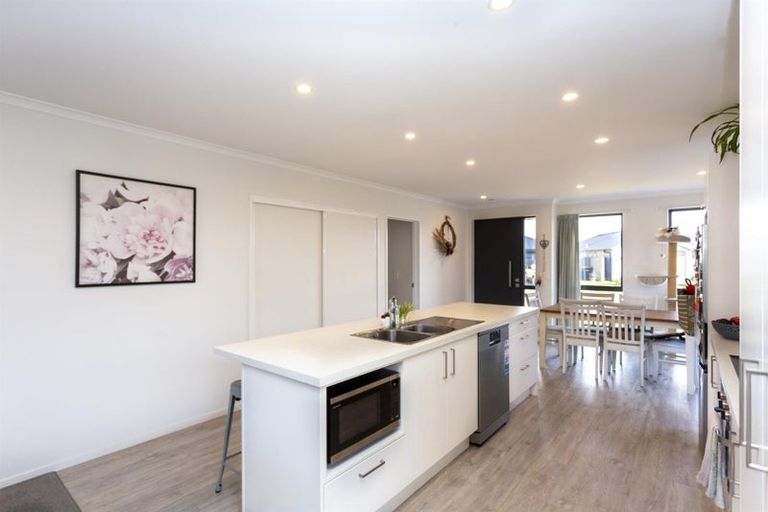 Photo of property in 5 Eric Melrose Lane, Halswell, Christchurch, 8025