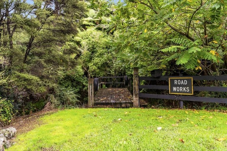 Photo of property in 104 Foster Road, Kumeu, 0891