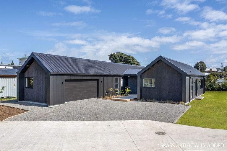 Photo of property in 35 Titoki Road, Waikanae Beach, 5036