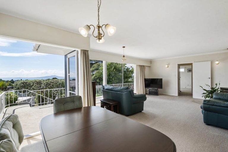 Photo of property in 13 Windsor Place, Windsor Park, Auckland, 0630