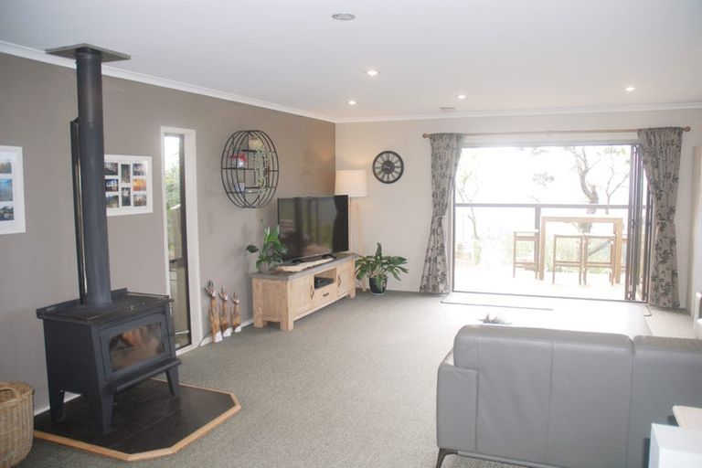 Photo of property in 45 Jonkers Road, Waitakere, Henderson, 0782