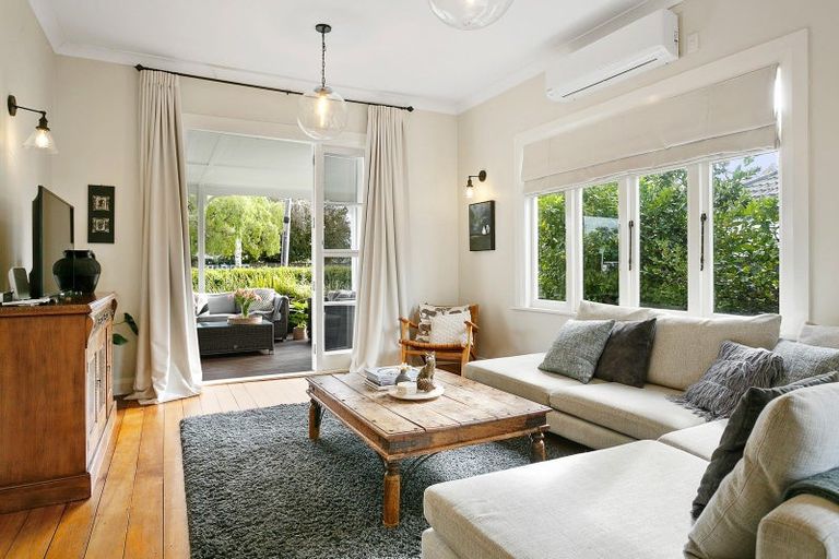 Photo of property in 122 Victoria Street, Cambridge, 3434