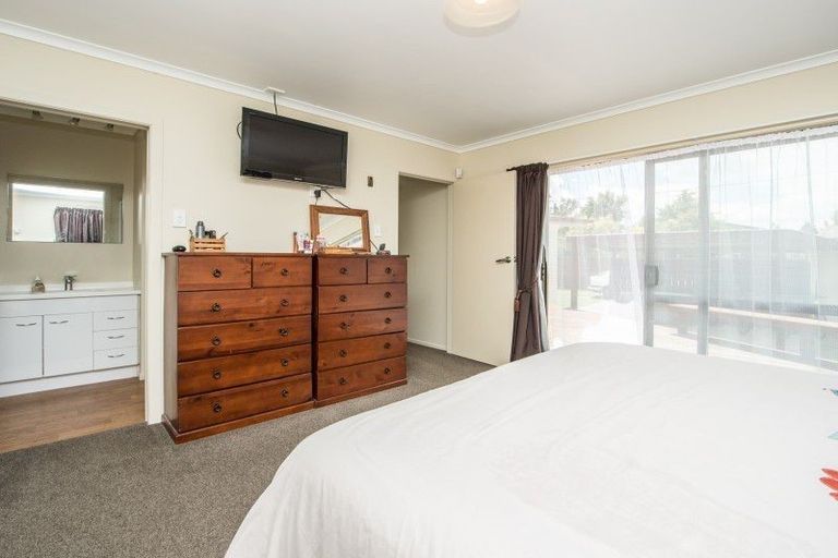 Photo of property in 66 Southsea Crescent, Silverdale, Hamilton, 3216