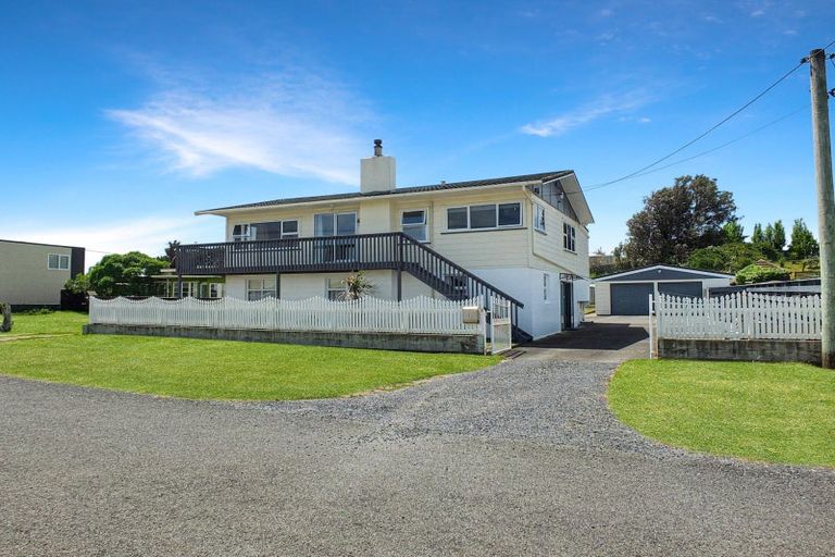 Photo of property in 31 Nash Parade, Foxton Beach, Foxton, 4815