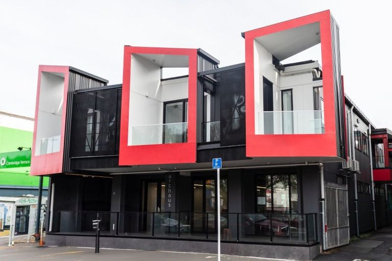 Photo of property in 2/62 Cambridge Terrace, Papatoetoe, Auckland, 2025