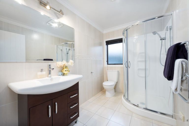 Photo of property in 54 Sapperton Drive, Henderson, Auckland, 0612