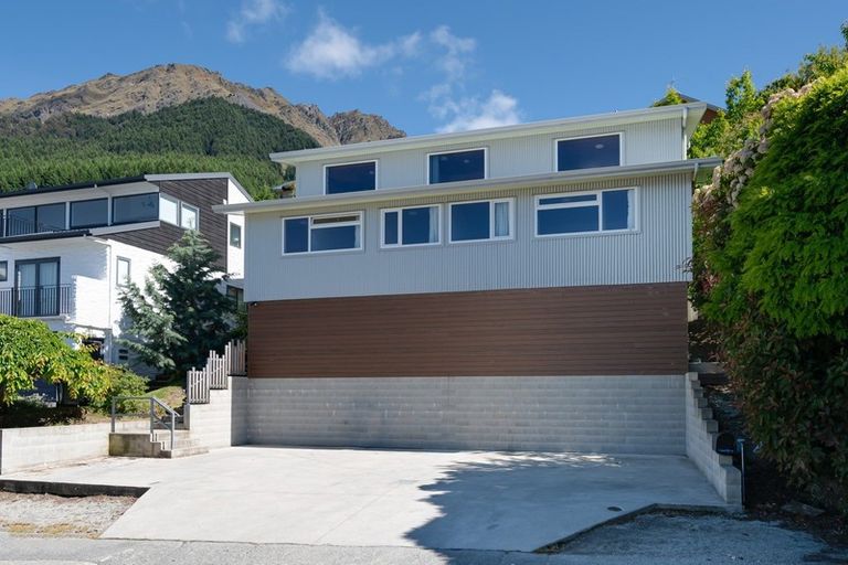 Photo of property in 9 Cameron Place, Fernhill, Queenstown, 9300