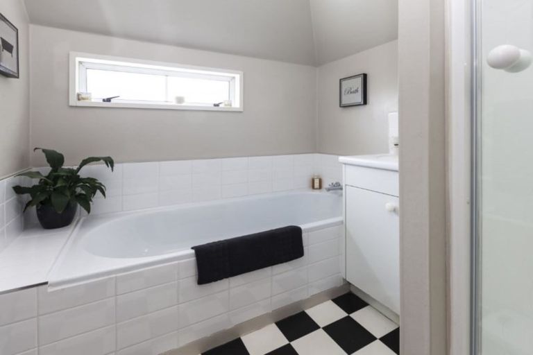 Photo of property in 1/244 Memorial Avenue, Burnside, Christchurch, 8053