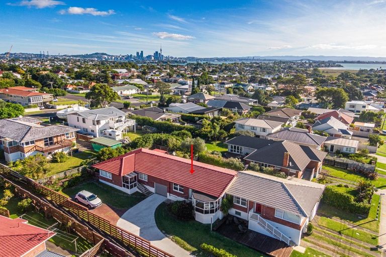 Photo of property in 2/11 Winscombe Street, Belmont, Auckland, 0622