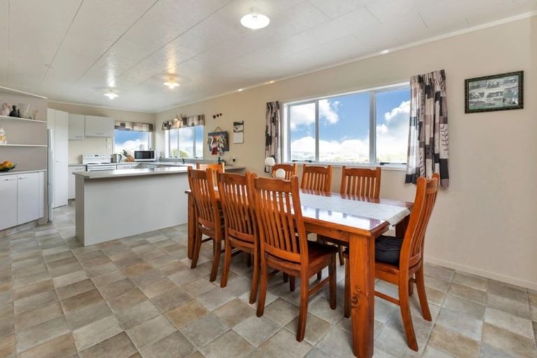 Photo of property in 18 Marohemo Road, Maungaturoto, 0583