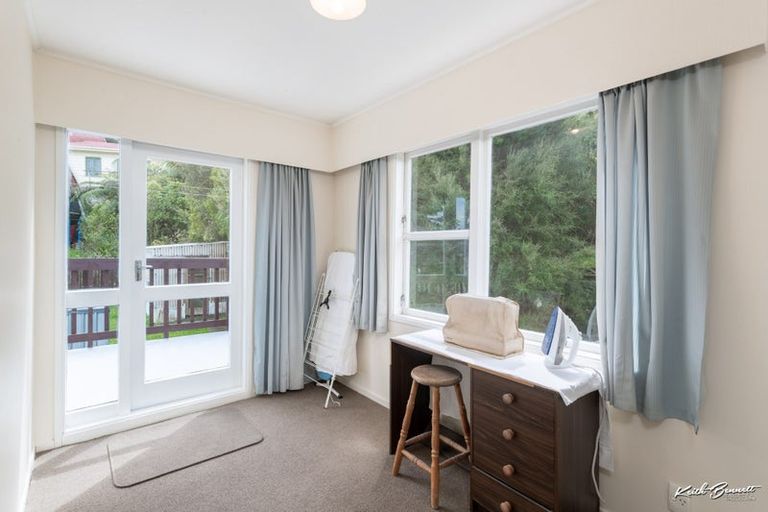 Photo of property in 3 Lowry Crescent, Stokes Valley, Lower Hutt, 5019