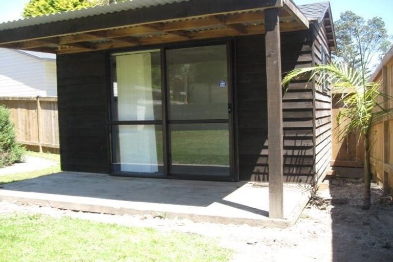 Photo of property in 21 Lantana Road, Green Bay, Auckland, 0604