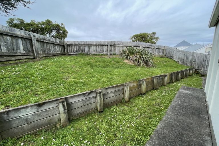 Photo of property in 152 Akaroa Drive, Maupuia, Wellington, 6022