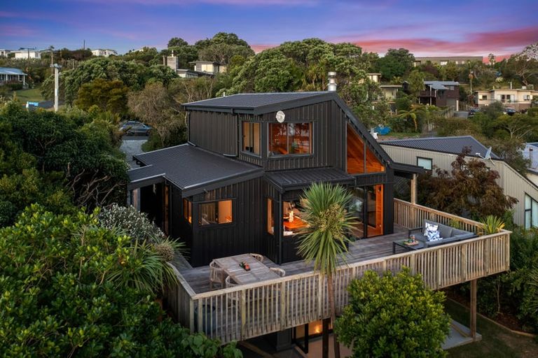 Photo of property in 4 Hillside Crescent, Leigh, 0985