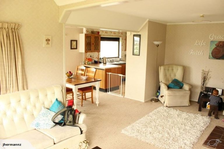 Photo of property in 39 Uxbridge Road, Mellons Bay, Auckland, 2014