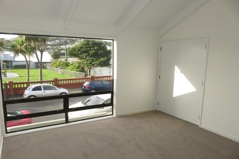 Photo of property in Lynbrae Court Flats, 21/4 Dr Taylor Terrace, Johnsonville, Wellington, 6037