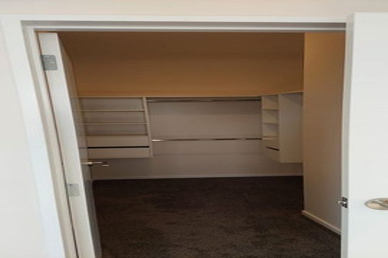 Photo of property in 1c Taupiko Place, Green Bay, Auckland, 0604