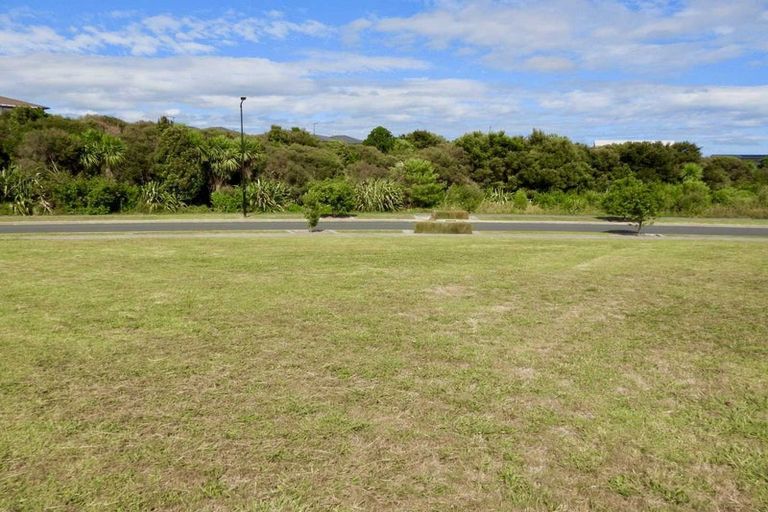 Photo of property in 28 Omahuru Road, Glenbrook, 2681